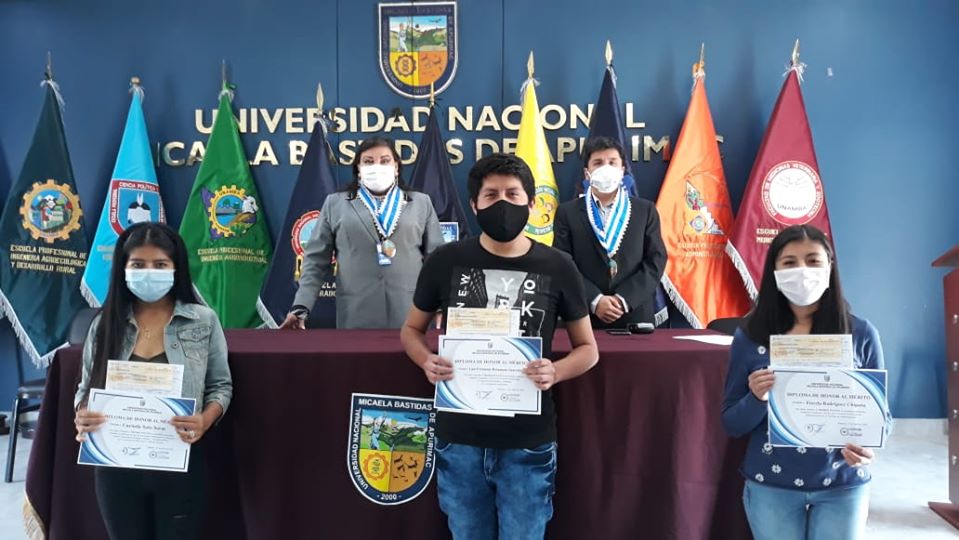 premiacion a los mejores estudiantes del semestre academico 2019 I 01