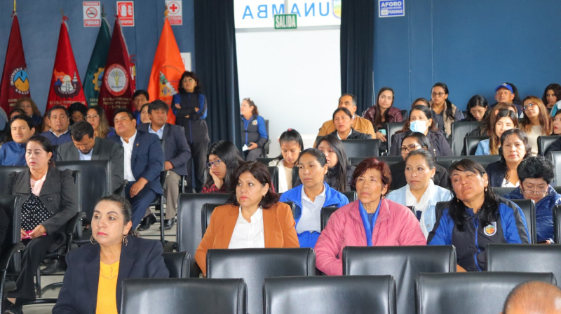 Autoridades universitarias rinden homenaje a la mujer unambina