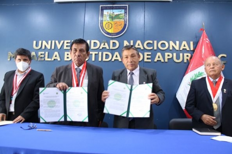 Ceremonia y firma de convenio por el XX aniversario de la Escuela profesional de Ingeniería Agroindustrial de la UNAMBA