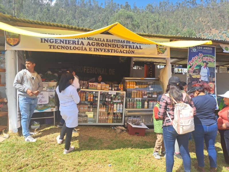 Estudiantes de Ingeniería Agroindustrial presentan productos innovadores en la Feria San Antonio 2023