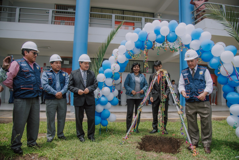 UNAMBA inicia construcción de los servicios de formación de posgrado de la Facultad de Administración