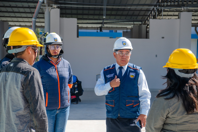 Rector de la UNAMBA inspecciona avance de obra en la Unidad de Posgrado de la Facultad de Administración