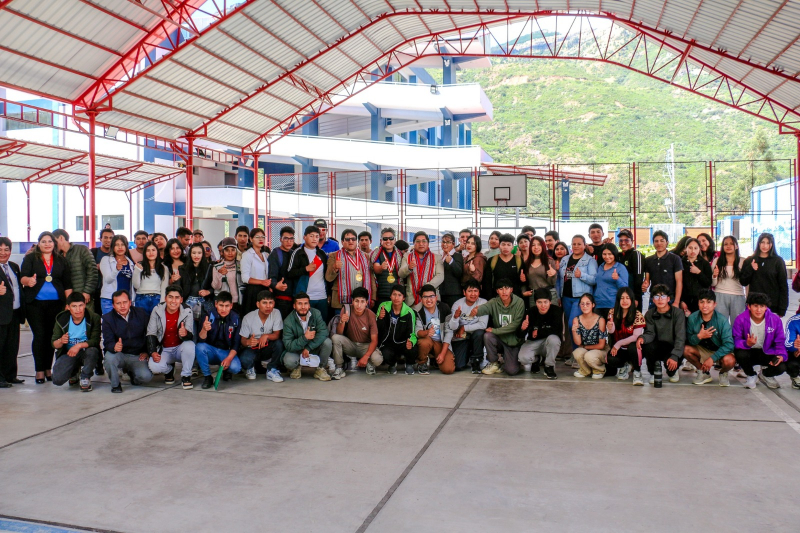 Rector de la UNAMBA inauguró semestre académico 2025-1 en la filial académica de Vilcabamba y visitó fitotoldo de producción de fresas