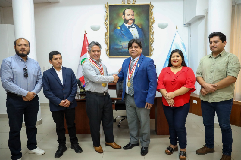 Rector de la UNAMBA visita las instalaciones del Centro de Datos de la Universidad Nacional de Piura
