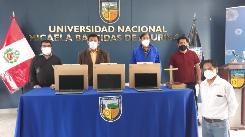 UNAMBA ENTREGA LAPTOPS A DOCENTES PARA MEJORAR CLASES VIRTUALES