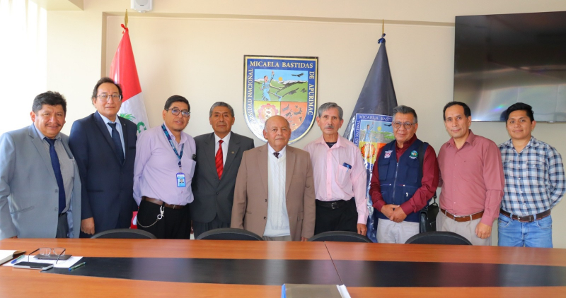 Rector de la UNAMBA se reúne con profesionales del sector salud para evaluar la creación de la Facultad de Medicina Humana