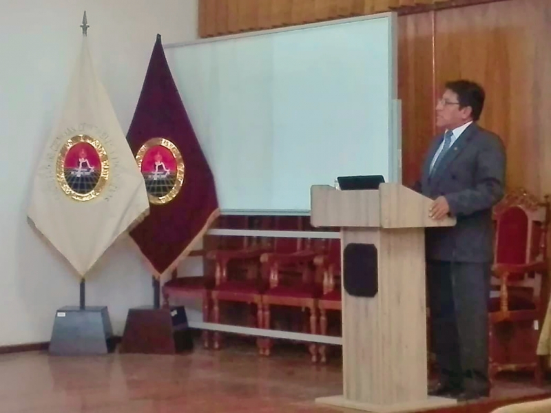 UNAMBA felicita al Decano de la Facultad de Administración por sustentar satisfactoriamente su tesis doctoral