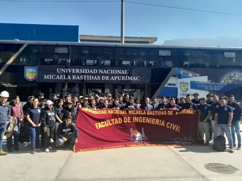 Estudiantes de Ingeniería Civil en viaje de estudios para participar en el XXX CONEIC 2023 en la ciudad de Lima