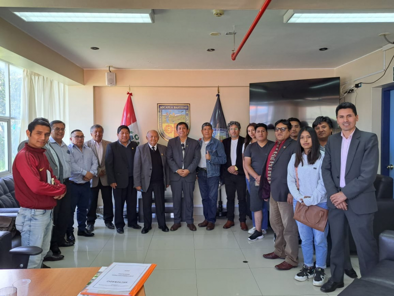 Congresista Paúl Gutiérrez visita la UNAMBA para conocer avances de gestión institucional