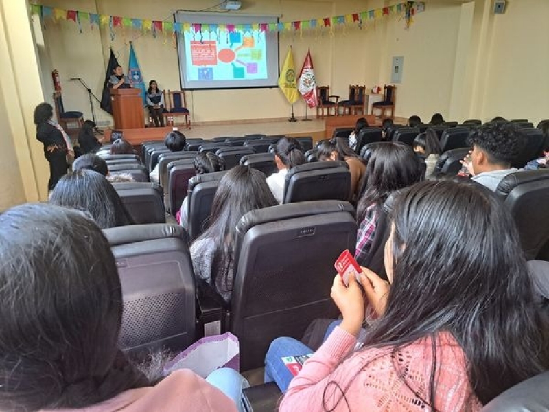 Estudiantes participan en taller: Asesoría para la búsqueda de empleo