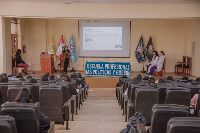 Estudiantes de Ciencia Política y Gobernabilidad participan en conferencia sobre el aborto
