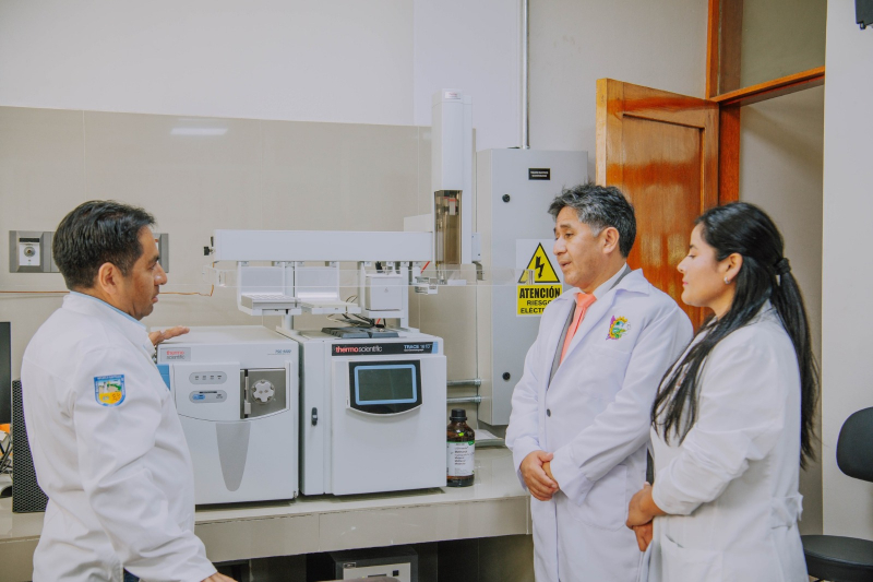 Rector de la UNAMBA realiza seguimiento a la implementación del proyecto de mejoramiento de los laboratorios especializados de Ingeniería Agroindustrial