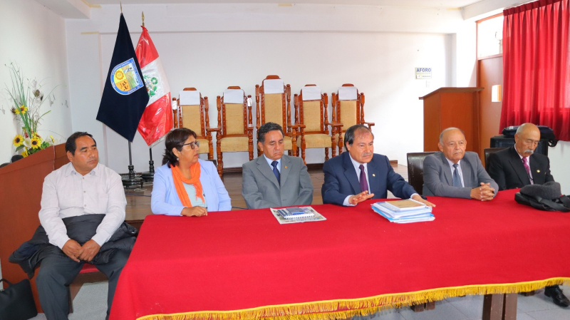 Dr. Leoncio Carnero asume como rector interino de la UNAMBA