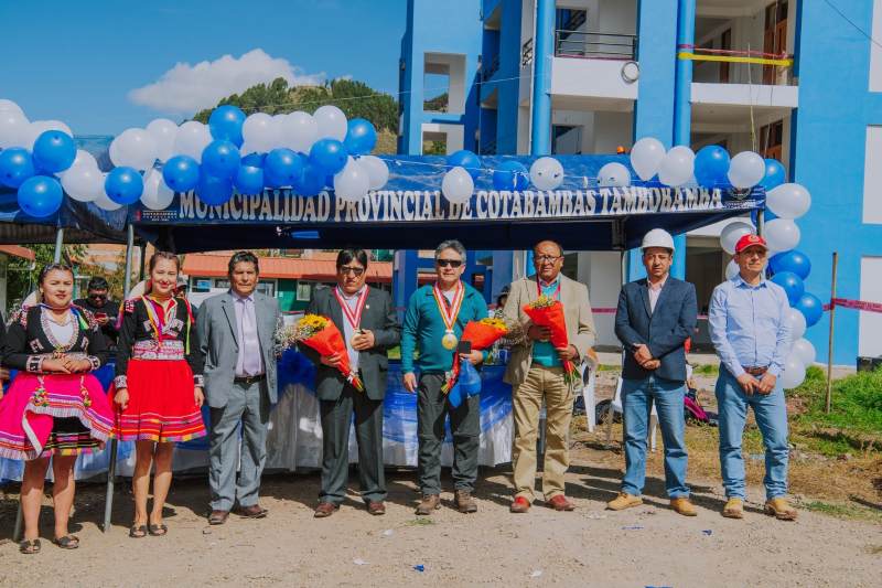 Autoridades de la UNAMBA colocan primera piedra para inicio de la segunda etapa de la infraestructura de la filial Tambobamba