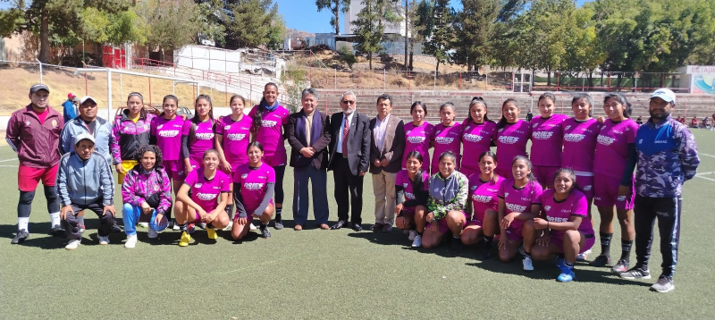 UNAMBA saluda al equipo de fútbol femenino de la UNSAAC que participará en las Bodas de Plata institucionales