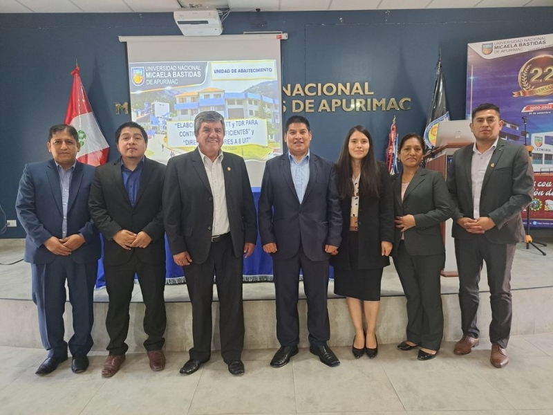 Capacitación a trabajadores administrativos y docentes de la UNAMBA sobre elaboración de requerimientos de bienes, servicios, consultorías y ejecución de obras