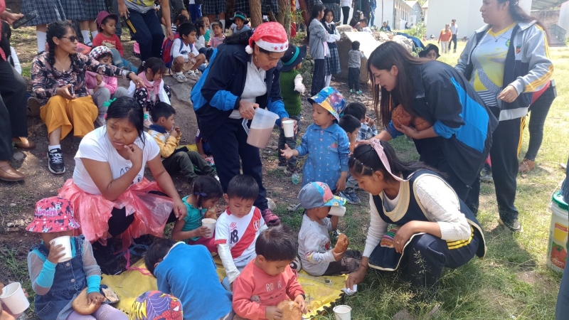 Vicerrectorado de investigación de la UNAMBA ofreció chocolatada y regalos para niños de Pachachaca