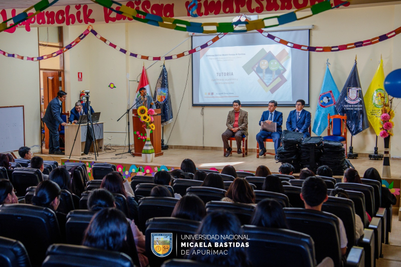 Facultad de Educación y Ciencias Sociales realiza curso de inducción a ingresantes del semestre 2025-1