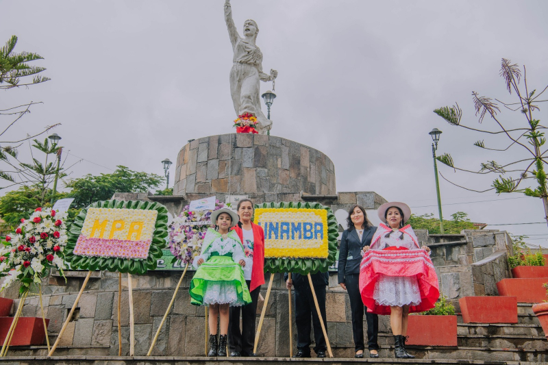 UNAMBA presente en homenaje a la mujer ante la efigie de la heroína Micaela Bastidas