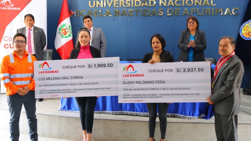 Minera Las Bambas entregó bono económico para financiamiento de tesis en la UNAMBA