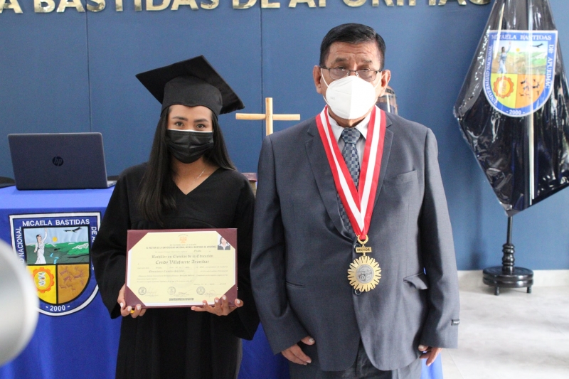 UNAMBA ENTREGÓ GRADO DE BACHILLER Y TÍTULO PROFESIONAL