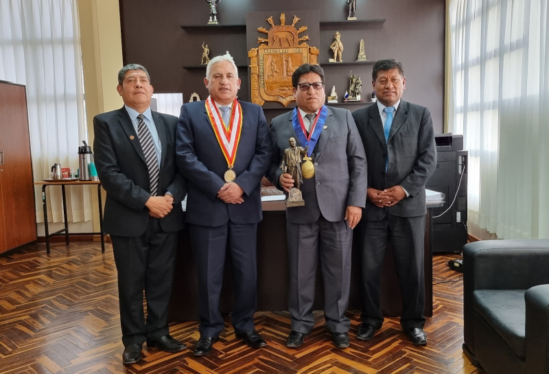 Vicerrector de la UNAMBA participa en intercambio de experiencias académicas en la UNA Puno