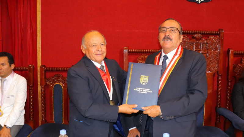 Rector de la UNAMBA presente en ceremonia conmemorativa por el 40° aniversario de la UTEA