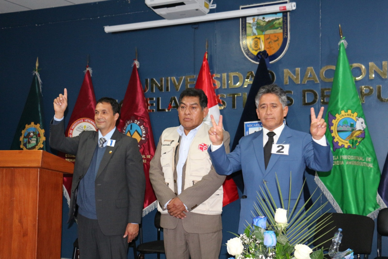 8 de julio. Se realizó el debate electoral de candidatos a rector, vicerrectores y representantes ante los órganos de gobierno de la UNAMBA