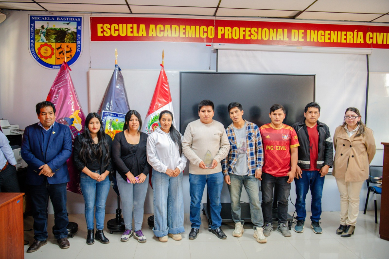 Premian a ganadores de la Feria de Resultados Académicos de Ingeniería Civil