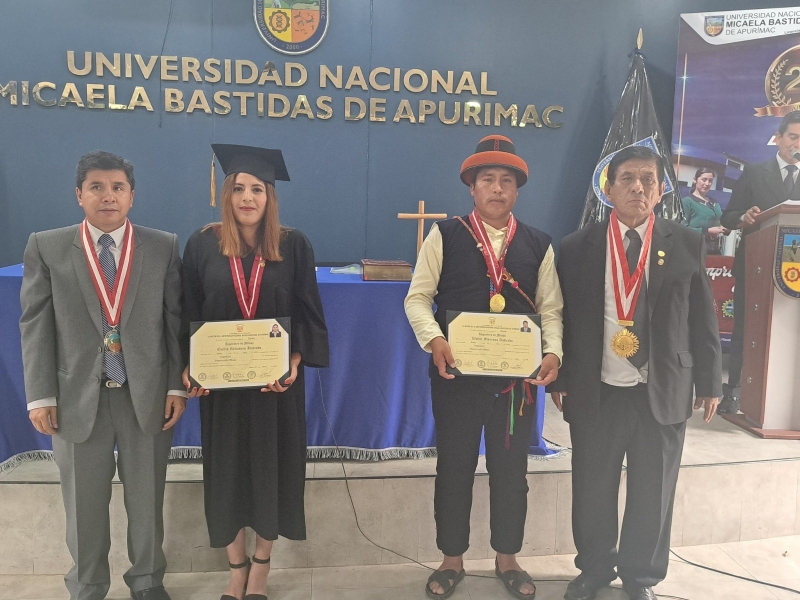 UNAMBA entregó diplomas de bachiller y título profesional a nuevos profesionales