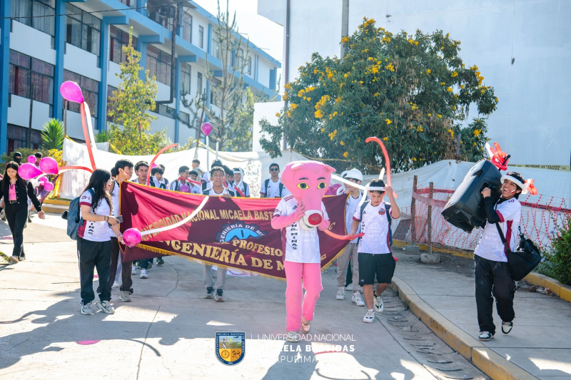 Estudiantes de Ingeniería de Minas participan en vistoso pasacalle y juegos deportivos intercódigos 2025-1