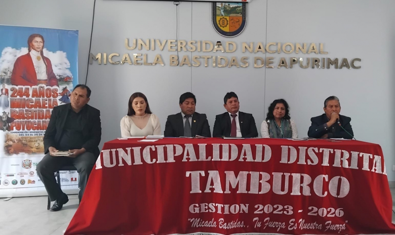 Con éxito se realizó el conversatorio “El Legado de Micaela Bastidas: Diálogo con la Historia”, en la UNAMBA