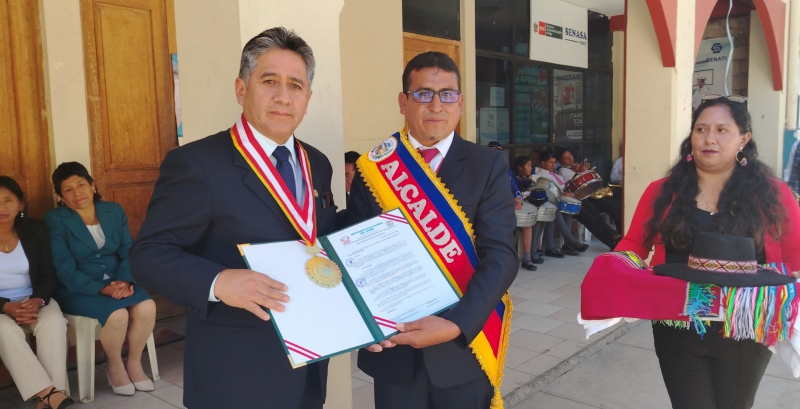 Rector de la UNAMBA es declarado Visitante Ilustre en el 84° aniversario de Creación Política del distrito de Vilcabamba