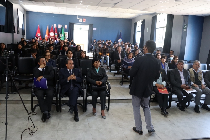 Trabajadores de la UNAMBA participan en importante curso taller sobre “Liderazgo para la formación de equipos de trabajo”