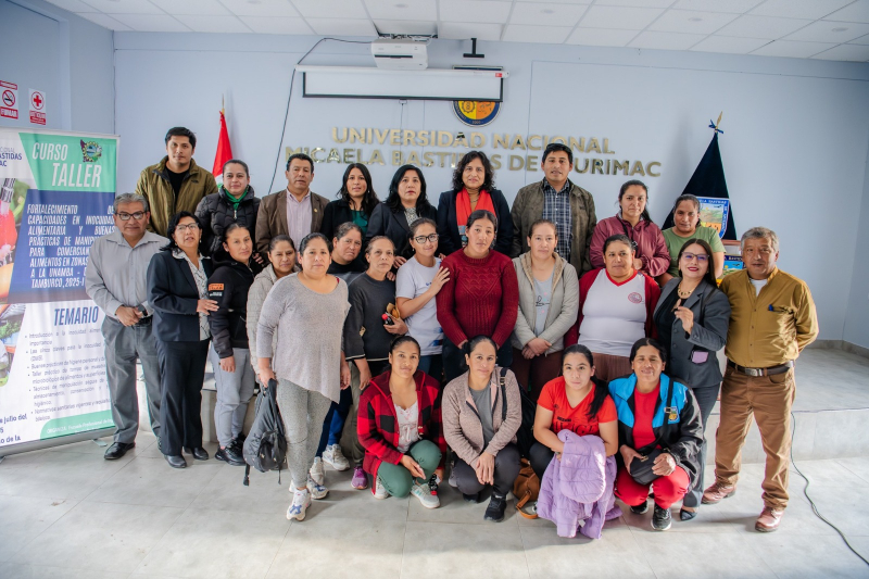 Con gran expectativa se desarrolló el curso taller: Fortalecimiento de capacidades en inocuidad alimentaria y buenas prácticas de manipulación para comerciantes de alimentos en zonas aledañas a la UNAMBA