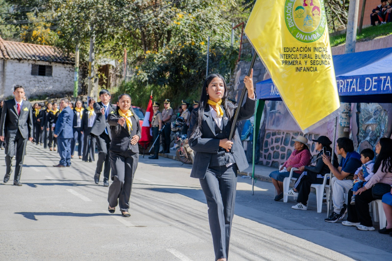 FACULTAD DE EDUCACIÓN Y CIENCIAS SOCIALES CELEBRA SU 15º ANIVERSARIO DE CREACIÓN CON IZAMIENTO DEL PABELLÓN NACIONAL Y DESFILE CÍVICO
