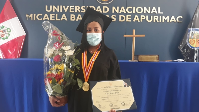 UNAMBA REALIZA CEREMONIA DE GRADUACIÓN Y TITULACIÓN