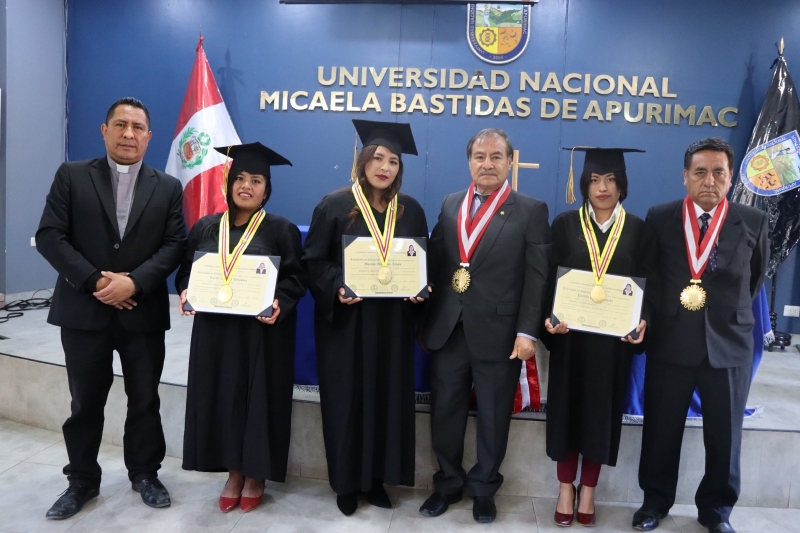 UNAMBA entregó 31 títulos profesionales y 64 grados académicos de bachiller