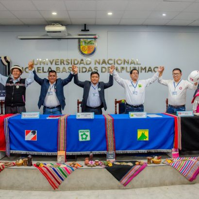 𝐔𝐍𝐀𝐌𝐁𝐀 𝐏𝐑𝐎𝐌𝐔𝐄𝐕𝐄 𝐄𝐋 𝐃𝐈𝐀́𝐋𝐎𝐆𝐎 𝐃𝐄𝐌𝐎𝐂𝐑𝐀́𝐓𝐈𝐂𝐎 𝐂𝐎𝐍 𝐄𝐋 𝐃𝐄𝐁𝐀𝐓𝐄 𝐃𝐄 𝐂𝐀𝐍𝐃𝐈𝐃𝐀𝐓𝐎𝐒 𝐀𝐋 𝐆𝐎𝐁𝐈𝐄𝐑𝐍𝐎 𝐑𝐄𝐆𝐈𝐎𝐍𝐀𝐋 𝐃𝐄 𝐀𝐏𝐔𝐑𝐈́𝐌𝐀𝐂