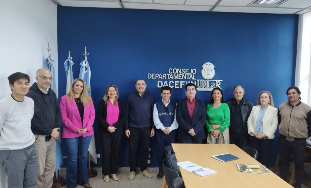 𝗗𝗼𝗰𝗲𝗻𝘁𝗲 𝗱𝗲 𝗹𝗮 𝗨𝗡𝗔𝗠𝗕𝗔 𝗿𝗲𝗮𝗹𝗶𝘇𝗮 𝗽𝗮𝘀𝗮𝗻𝘁𝗶́𝗮 𝗮𝗰𝗮𝗱𝗲́𝗺𝗶𝗰𝗮 𝗲𝗻 𝗹𝗮 𝗨𝗻𝗶𝘃𝗲𝗿𝘀𝗶𝗱𝗮𝗱 𝗡𝗮𝗰𝗶𝗼𝗻𝗮𝗹 𝗱𝗲 𝗹𝗮 𝗥𝗶𝗼𝗷𝗮 𝗲𝗻 𝗔𝗿𝗴𝗲𝗻𝘁𝗶𝗻𝗮