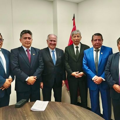 𝐑𝐄𝐂𝐓𝐎𝐑 𝐃𝐄 𝐋𝐀 𝐔𝐍𝐀𝐌𝐁𝐀 𝐈𝐌𝐏𝐔𝐋𝐒𝐀 𝐀𝐆𝐄𝐍𝐃𝐀 𝐍𝐀𝐂𝐈𝐎𝐍𝐀𝐋 𝐄𝐍 𝐃𝐄𝐅𝐄𝐍𝐒𝐀 𝐃𝐄 𝐋𝐀 𝐔𝐍𝐈𝐕𝐄𝐑𝐒𝐈𝐃𝐀𝐃 𝐏𝐔́𝐁𝐋𝐈𝐂𝐀 𝐀𝐍𝐓𝐄 𝐄𝐋 𝐂𝐎𝐍𝐆𝐑𝐄𝐒𝐎