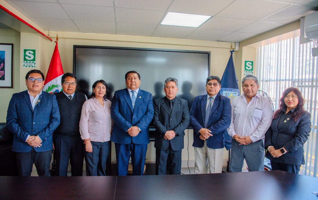 𝐔𝐍𝐀𝐌𝐁𝐀 𝐫𝐞𝐜𝐢𝐛𝐞 𝐚 𝐝𝐨𝐜𝐞𝐧𝐭𝐞s 𝐝𝐞 𝐥𝐚 𝐔𝐧𝐢𝐯𝐞𝐫𝐬𝐢𝐝𝐚𝐝 𝐍𝐚𝐜𝐢𝐨𝐧𝐚𝐥 𝐝𝐞 𝐌𝐨𝐪𝐮𝐞𝐠𝐮𝐚 𝐩𝐚𝐫𝐚 𝐩𝐚𝐬𝐚𝐧𝐭𝐢́𝐚 𝐝𝐞 𝐢𝐧𝐭𝐞𝐫𝐜𝐚𝐦𝐛𝐢𝐨 𝐚𝐜𝐚𝐝𝐞́𝐦𝐢𝐜𝐨 𝐲 𝐝𝐞 𝐠𝐞𝐬𝐭𝐢𝐨́𝐧